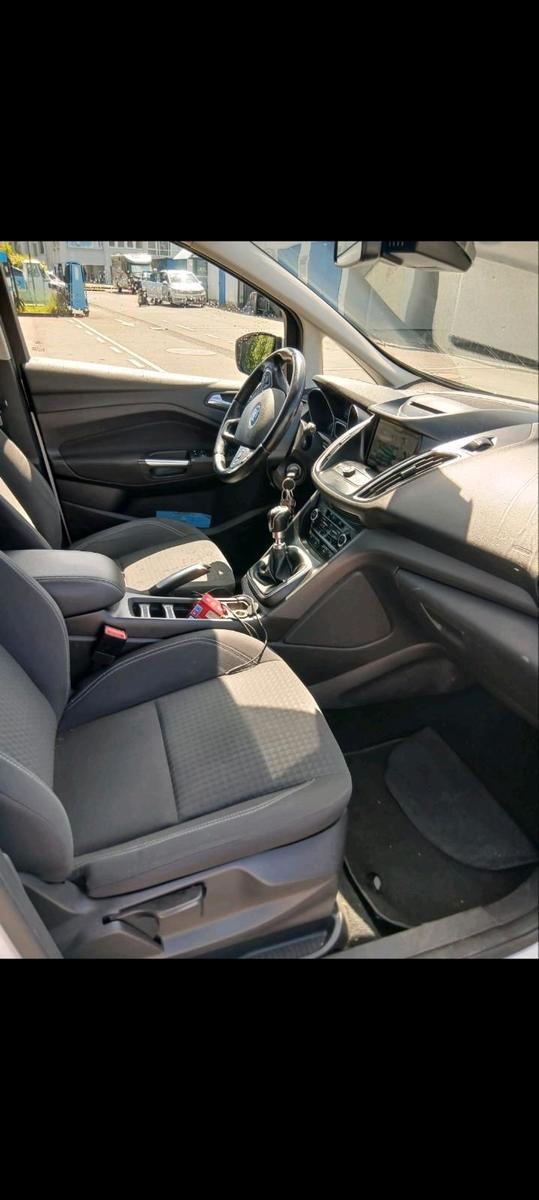 Ford Grand C-MAX 2015 — photo 10