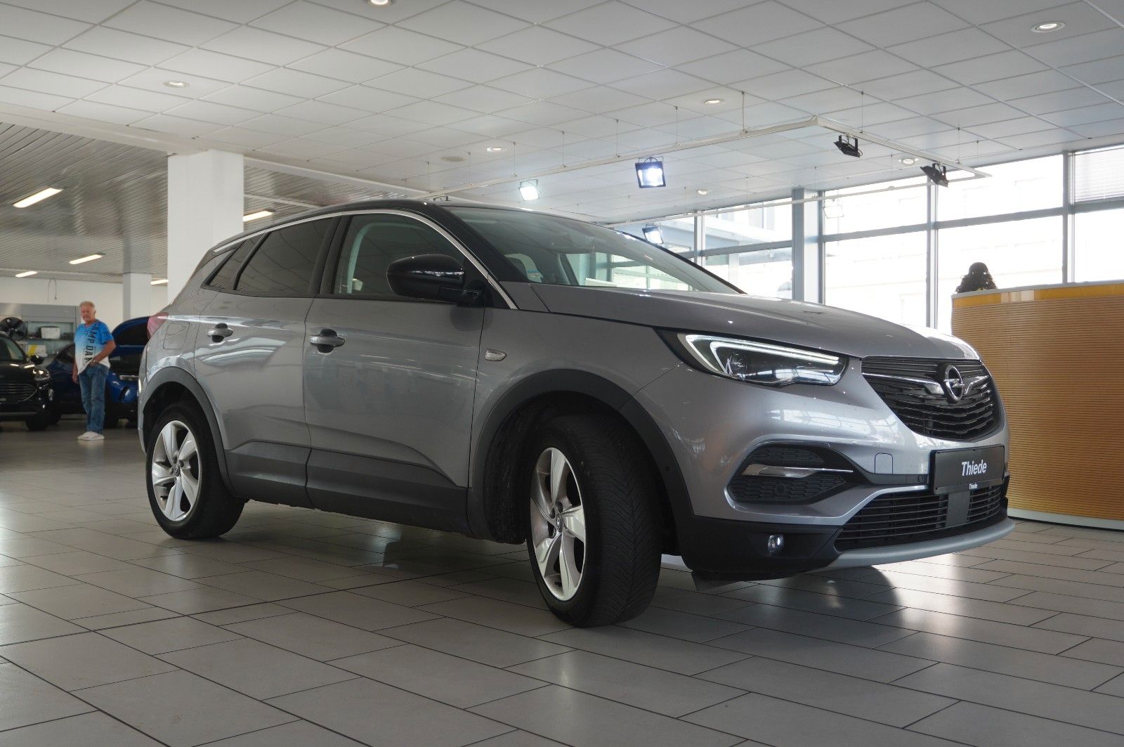 Fahrzeugabbildung Opel Grandland (X) 1.2T INNOV. NAVI/LED/KAMERA/PANO.
