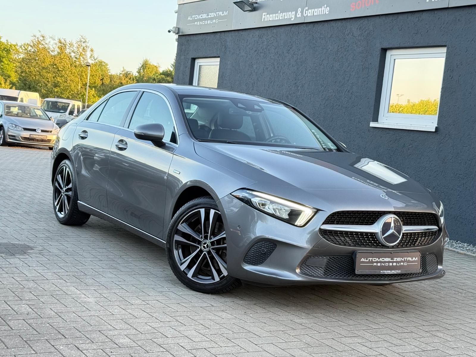 Mercedes-Benz A 250 Limousine e Edition 19 /AMBIENTE/PANO/LED/
