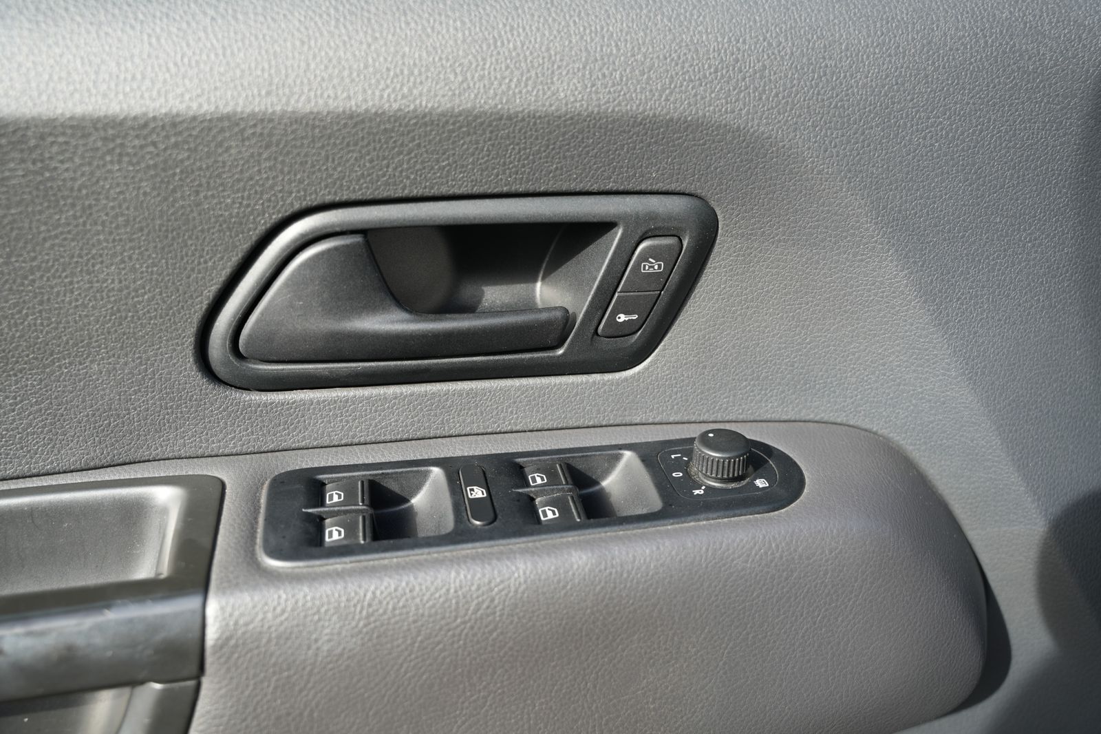 Fahrzeugabbildung Volkswagen Amarok DoubleCab/NAVI/KAMERA/AUTOM/LEDER