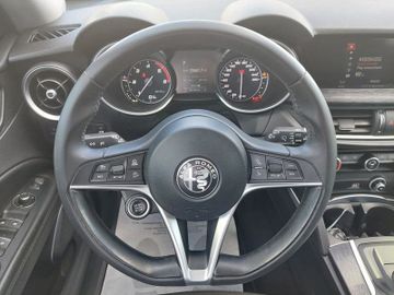 Alfa-Romeo Stelvio - 11
