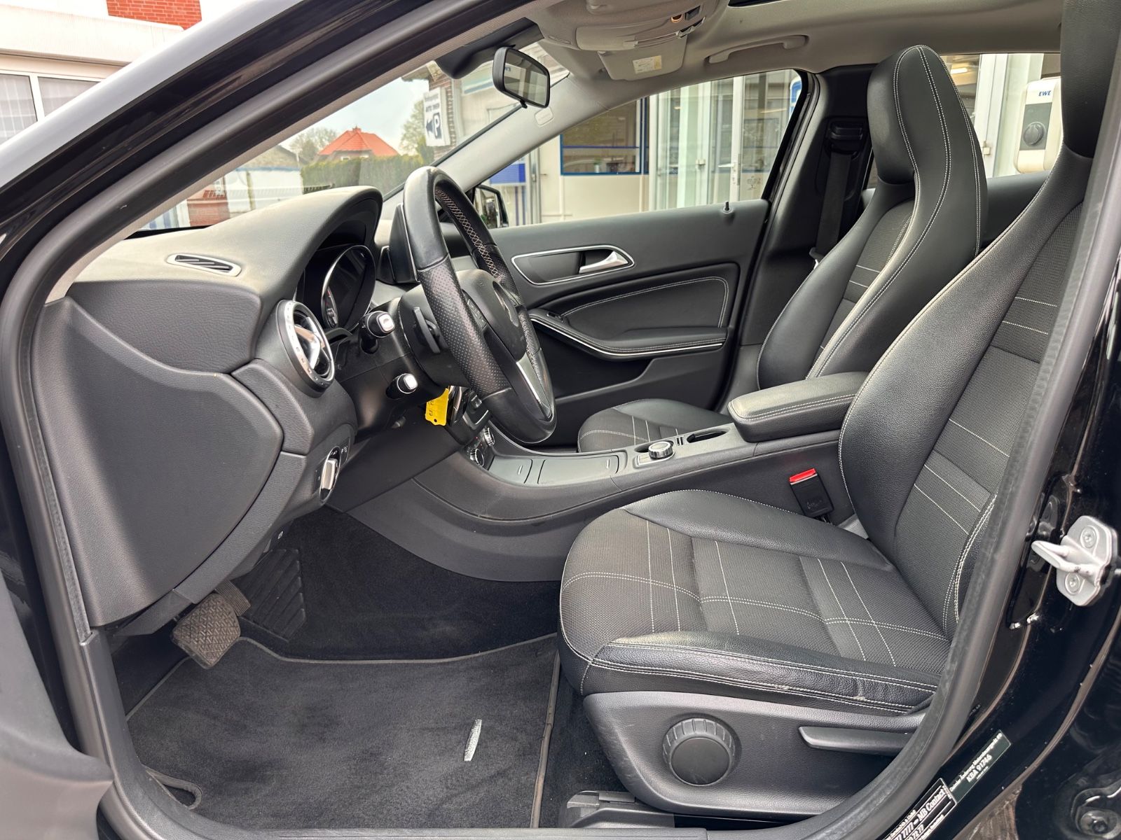 Fahrzeugabbildung Mercedes-Benz GLA 220 CDI Urban DCT AHK/Pano/SHZG/STANDHZG/GRA
