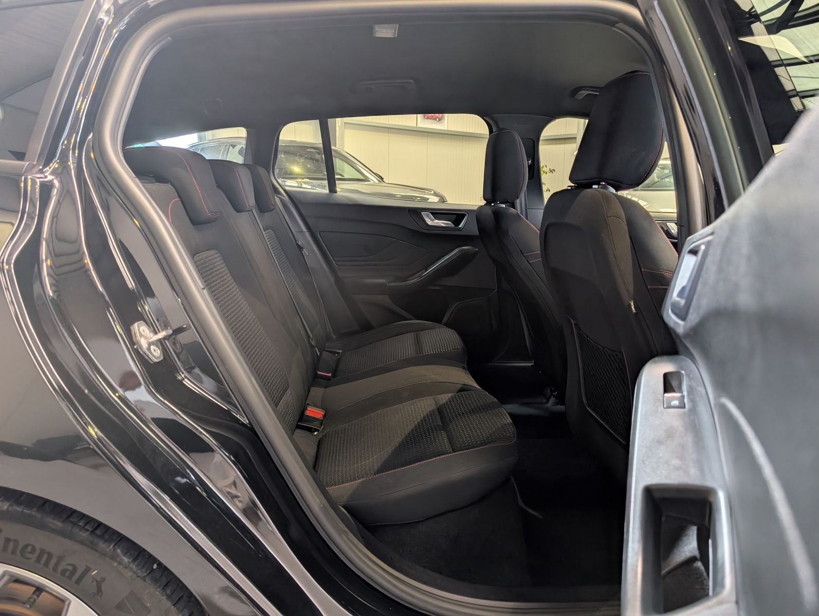Fahrzeugabbildung Ford Focus 1.0 EcoBoost ST-Line ACC LED Styling-Paket