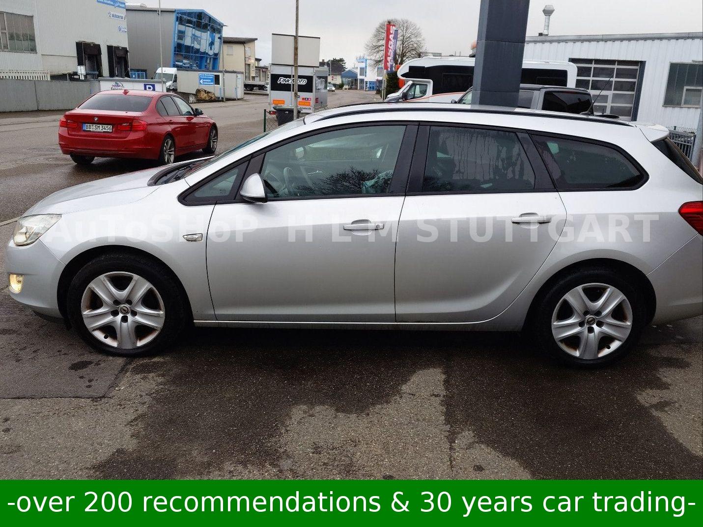 Opel Astra 2011 — photo 9