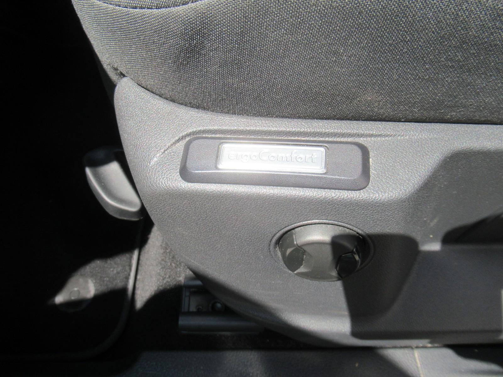 Volkswagen Caddy Basis Maxi 7 SITZER-NAVI-KAMERA-SHZ-1.HAND