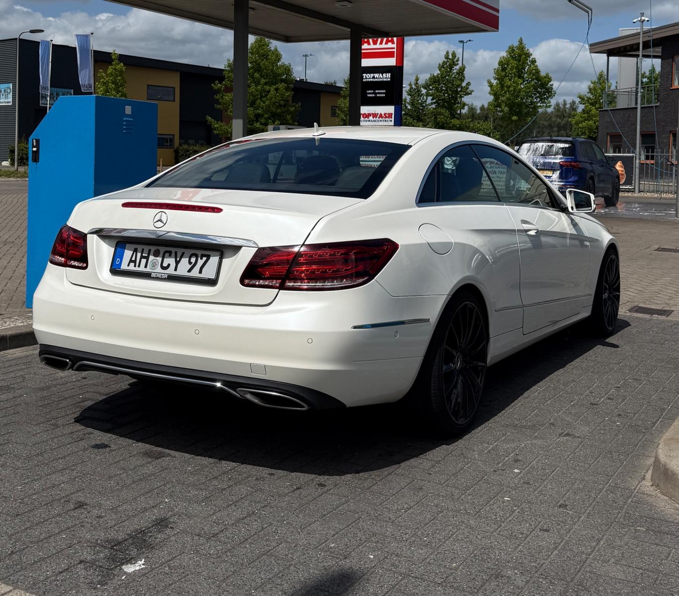Mercedes-Benz E 220 Coupé | DIAMANTWEIß | 7G | 19" | Navi