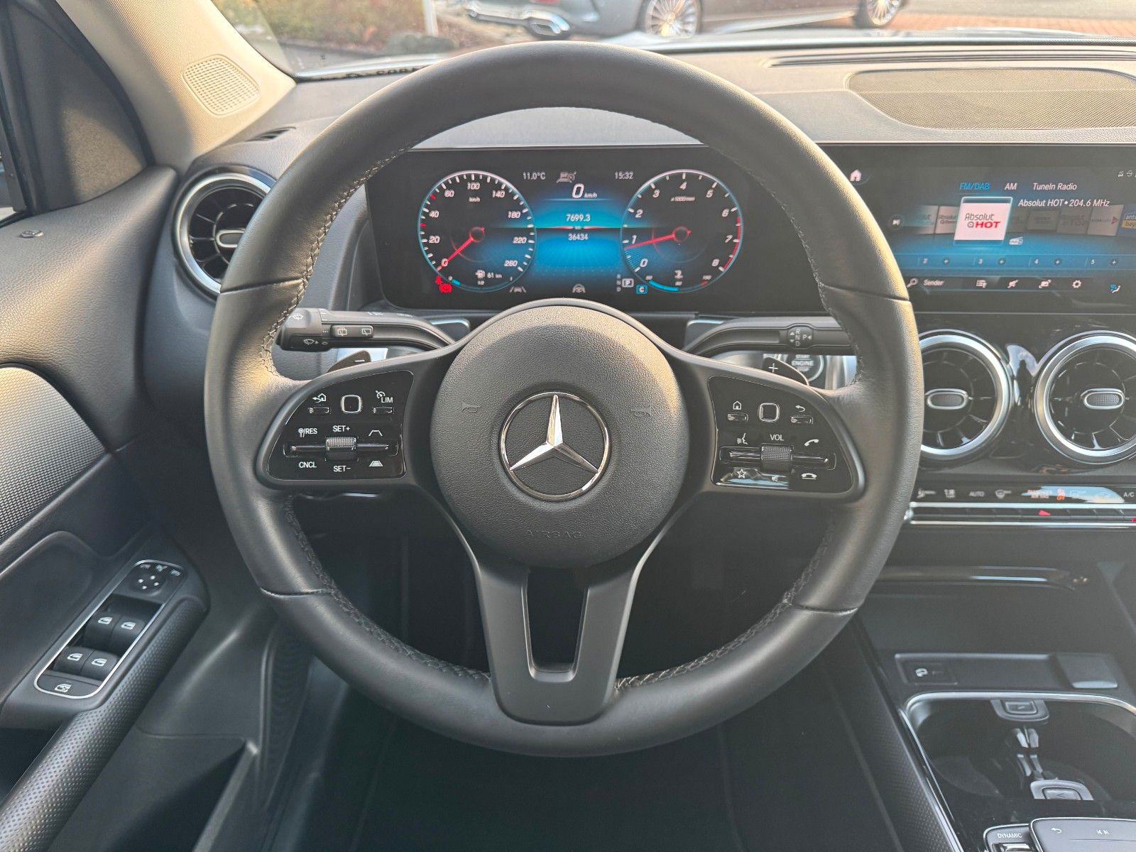 Fahrzeugabbildung Mercedes-Benz GLB 200 4M Style+StandH+Distr+RKamera+Augment