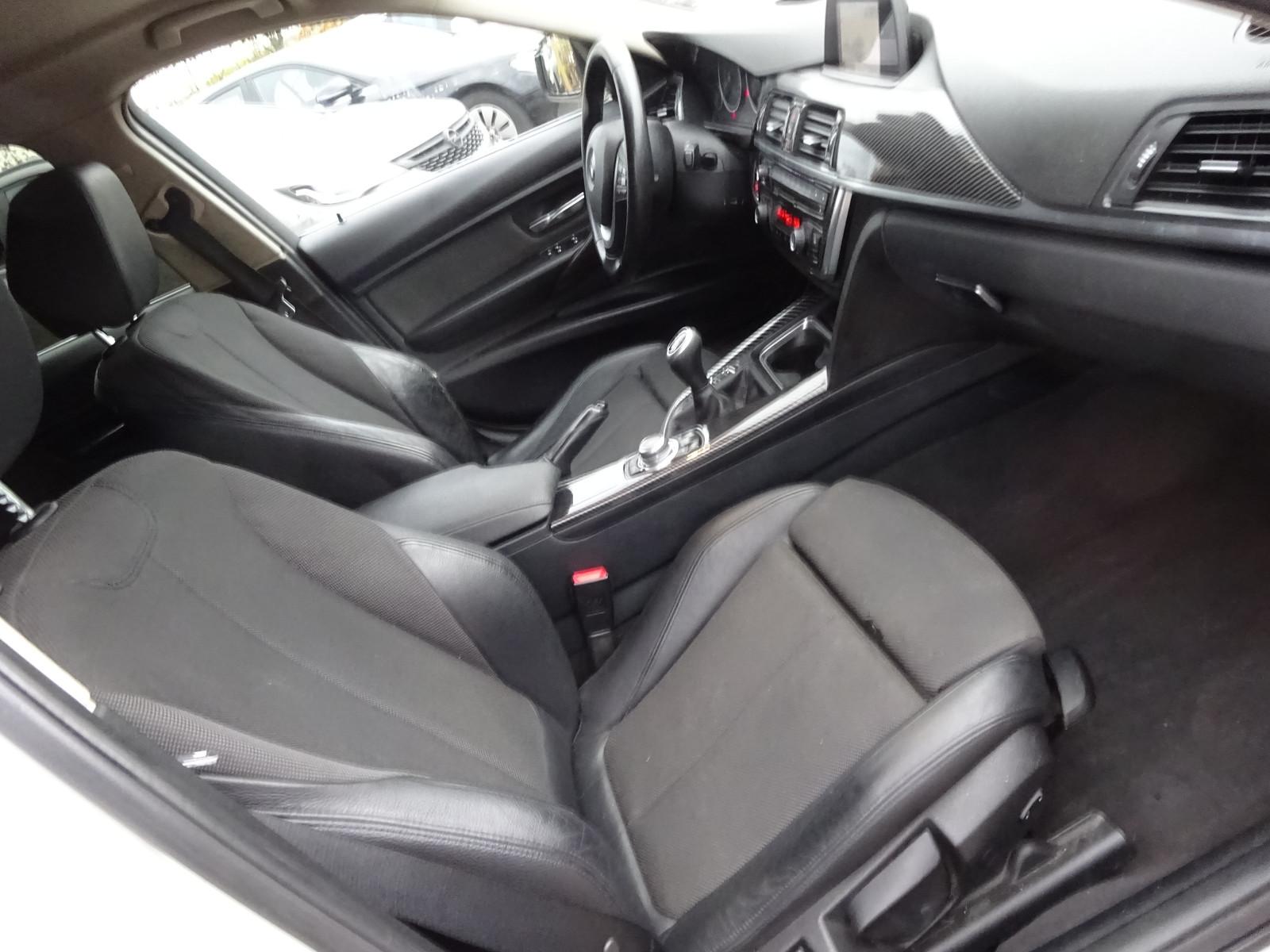 BMW 318 2014 — photo 11