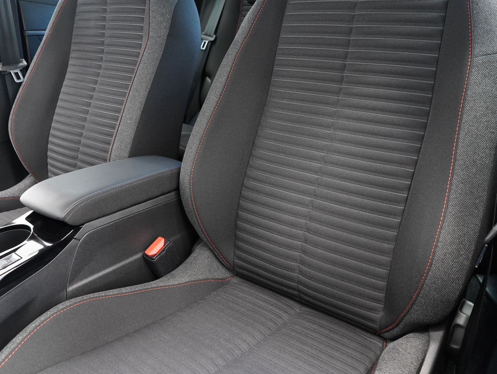 Fahrzeugabbildung Peugeot e-208 Active 50KWH/11KW/WÄRMEPUMPE/SOH