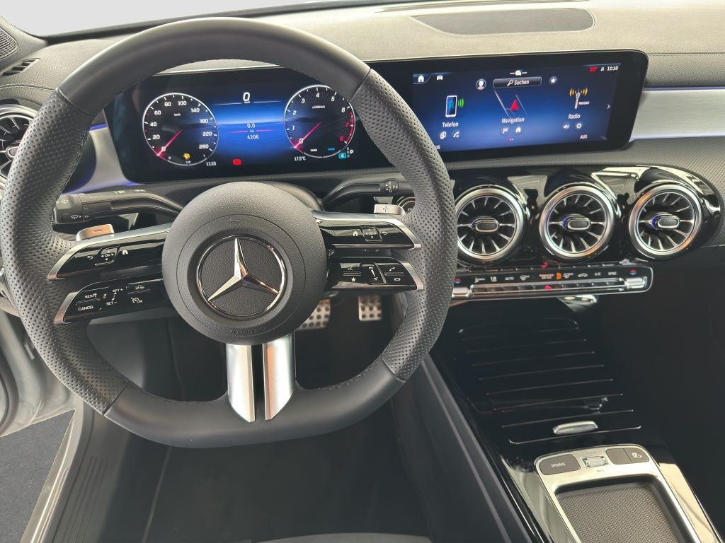 Fahrzeugabbildung Mercedes-Benz CLA 200 Special Edition AMG*Navi*DISTRON*PDC*RFK