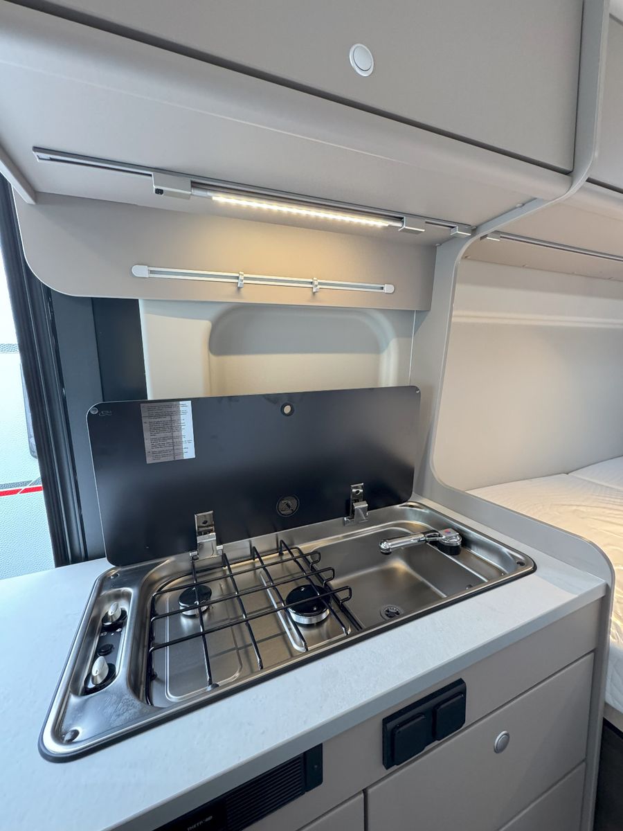 Fahrzeugabbildung Carado CV 600 Entry Van - Sie sparen: 7.365€!