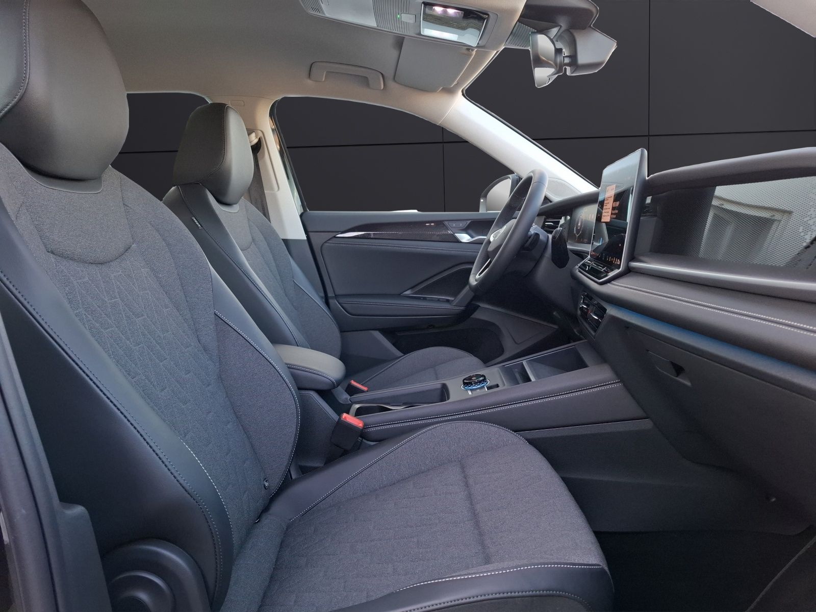 Fahrzeugabbildung Volkswagen Tayron TSI Life DSG 4M LED AHK Navi AID HUD ACC