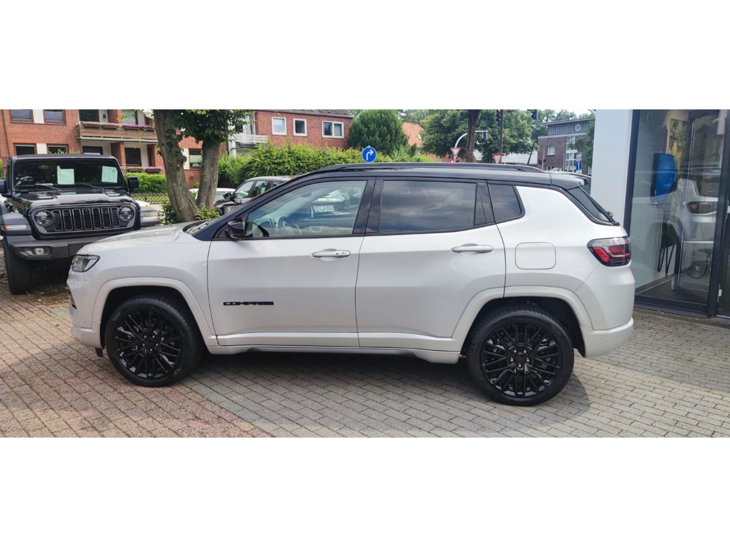 Fahrzeugabbildung Jeep Compass 1.3 PHEV 4xe ''S'' FIN Leder Pano