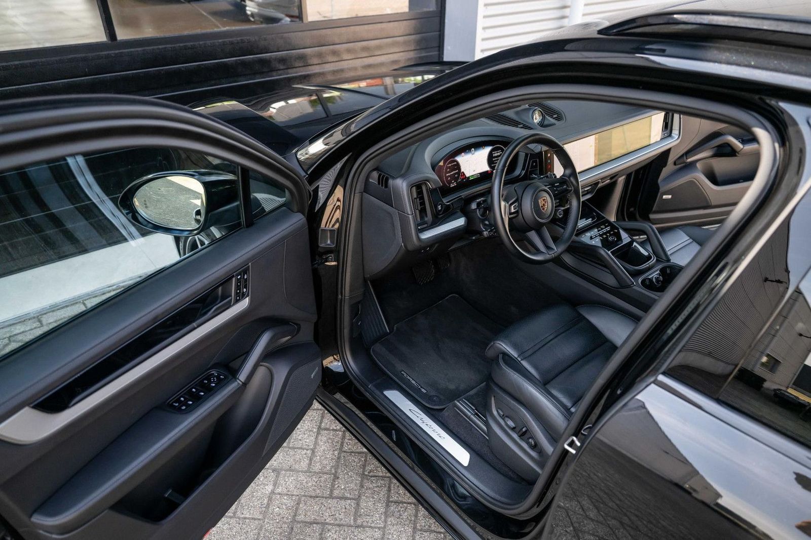 Porsche Cayenne 3.0 E-Hybrid Sport-Design Sportuitlaat D imagem 3