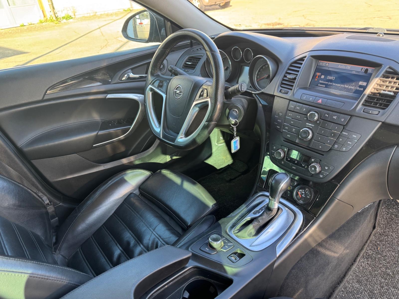 Opel Insignia 2011 — photo 11