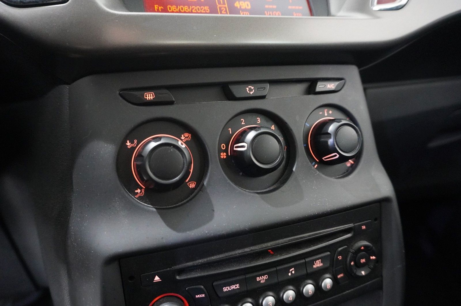 Fahrzeugabbildung Citroën C3 PureTech 1.2 SELECTION KLIMA/PDC/TEMP./USB