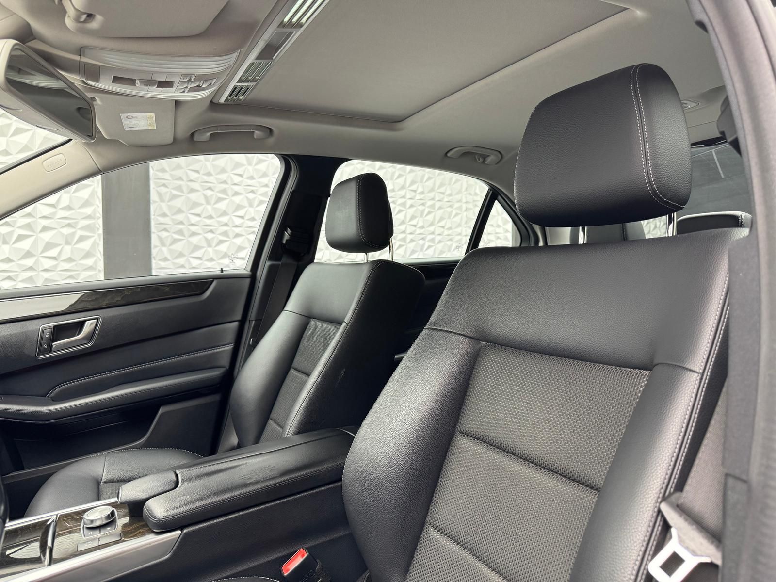 Fahrzeugabbildung Mercedes-Benz E 300 AMG V6 3.5L/PANO/HARMAN&KARDON/AHK/ILS/LED