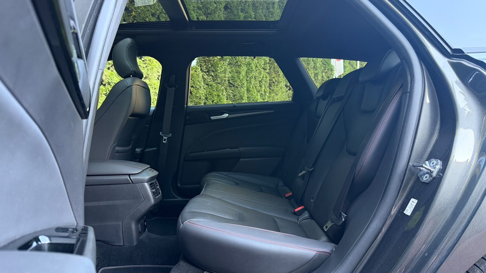 Fahrzeugabbildung Ford Mondeo 2.0EB Aut. ST-Line LED+STHZ+KAM+AHK+PANO+