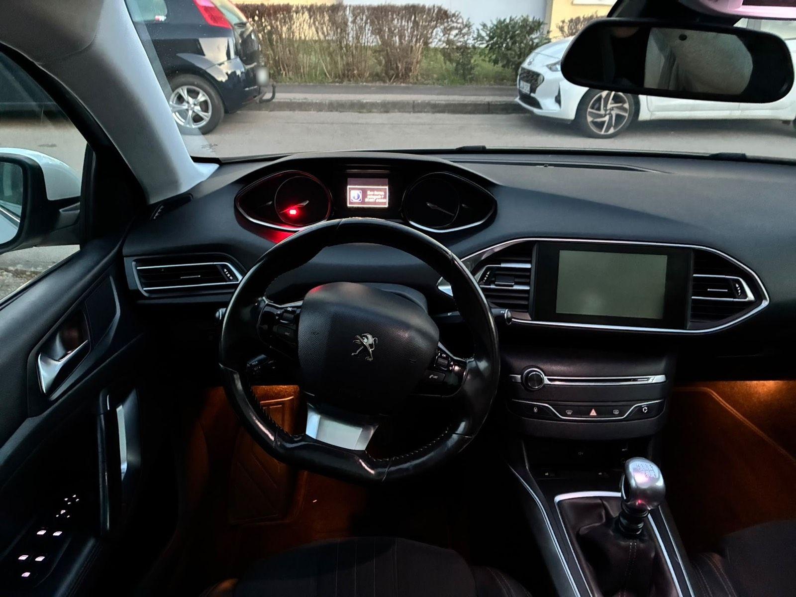 Peugeot 308 2014 — photo 14