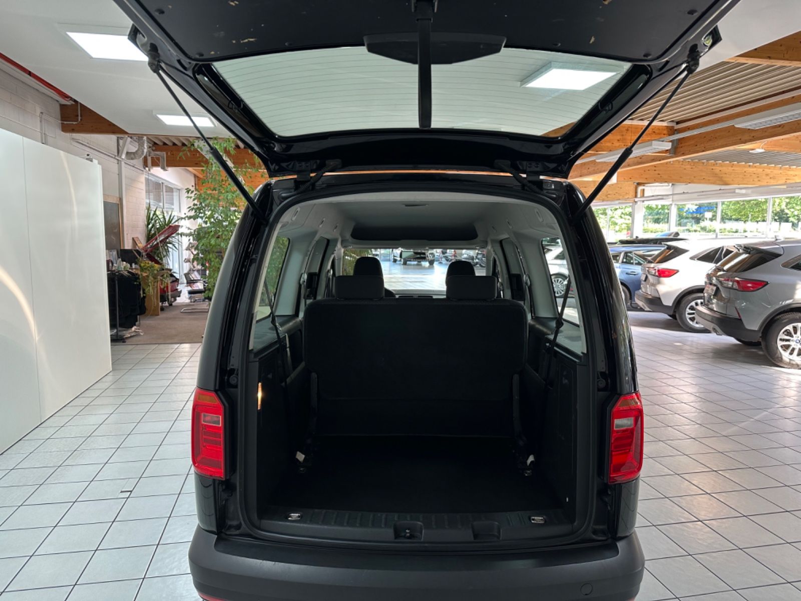Fahrzeugabbildung Volkswagen Caddy Maxi Trendline 4Motion*CarPlay*7 Sitzer
