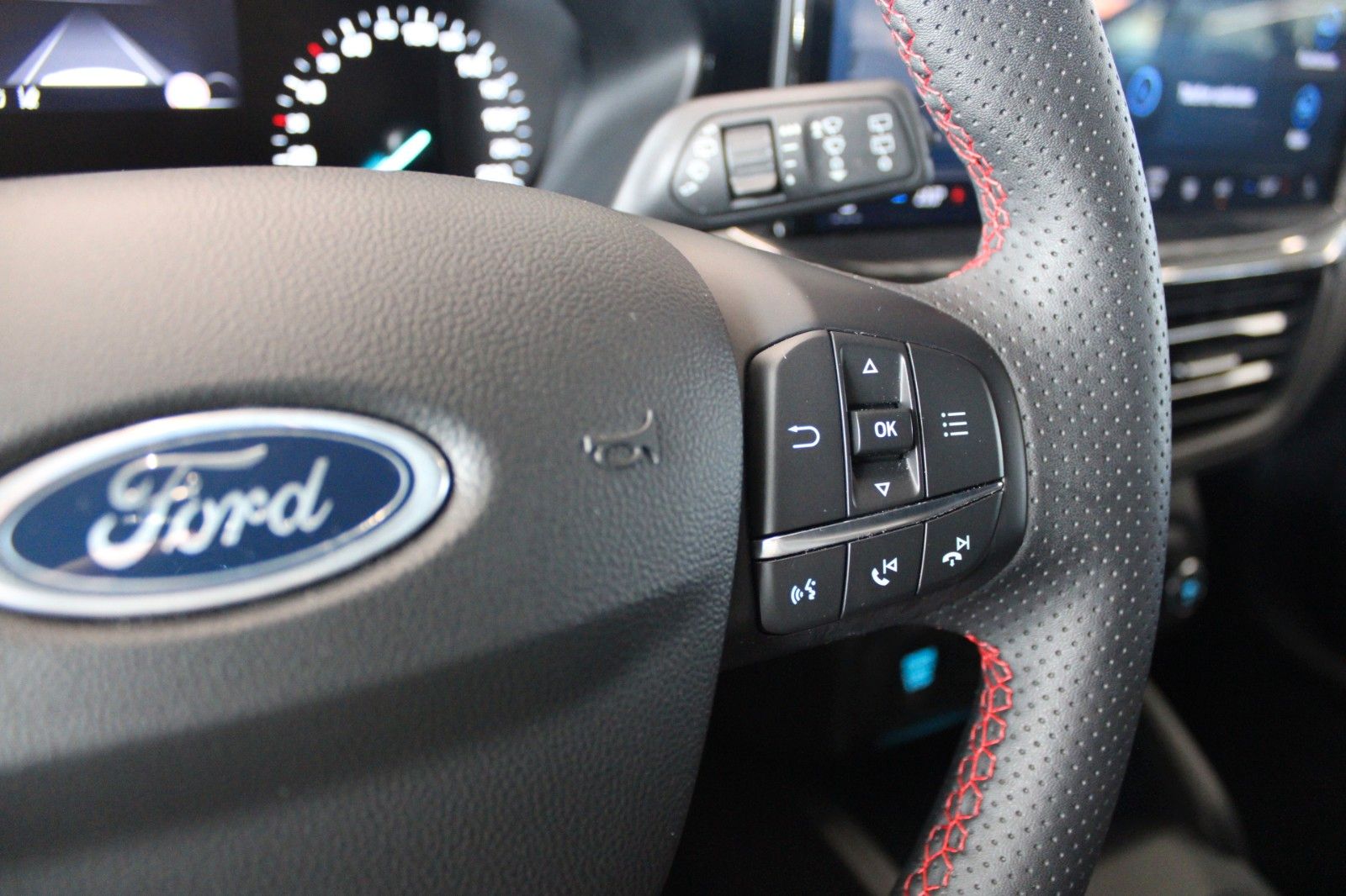 Fahrzeugabbildung Ford Focus ST-Line Turnier Automatik LED ACC CAM uvm.