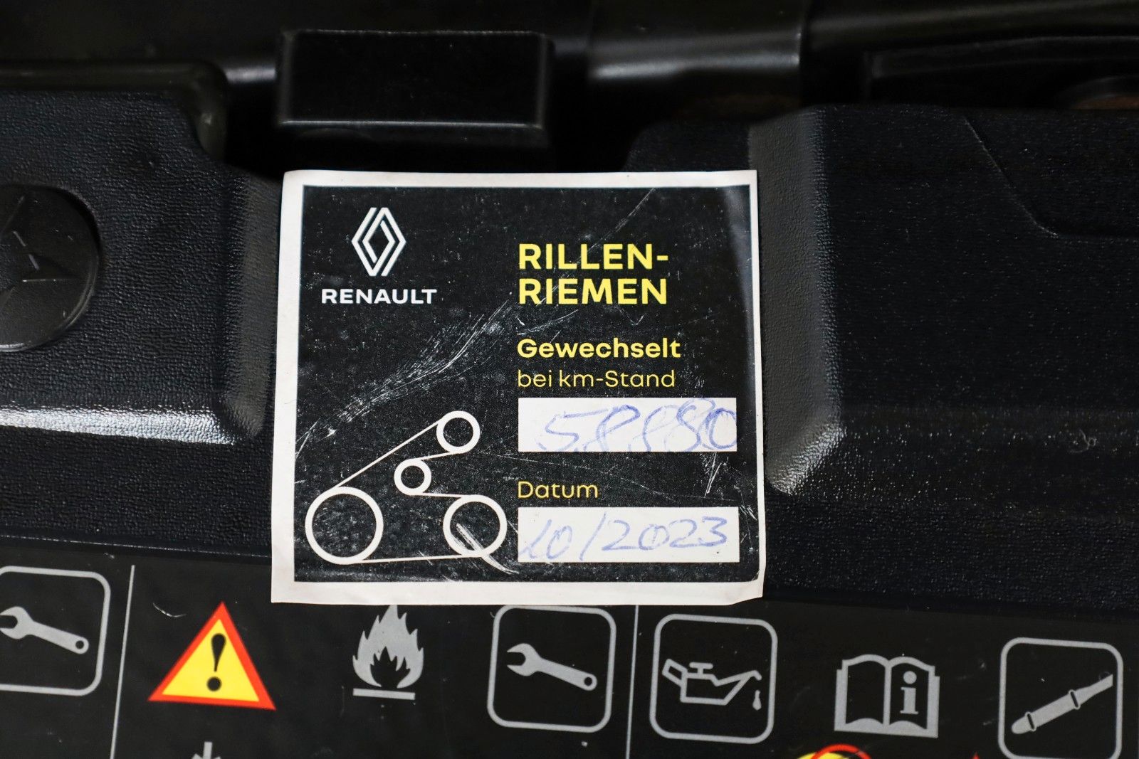 Fahrzeugabbildung Renault Kadjar Life Klima,AHK,8 fach bereift
