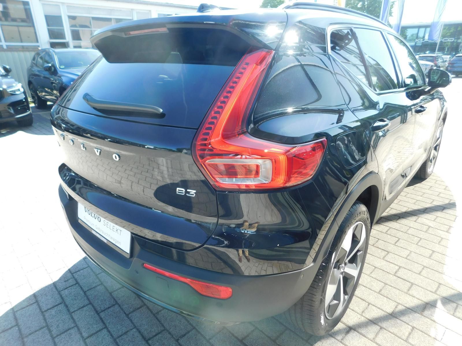 Fahrzeugabbildung Volvo XC40 B3 Plus Dark
