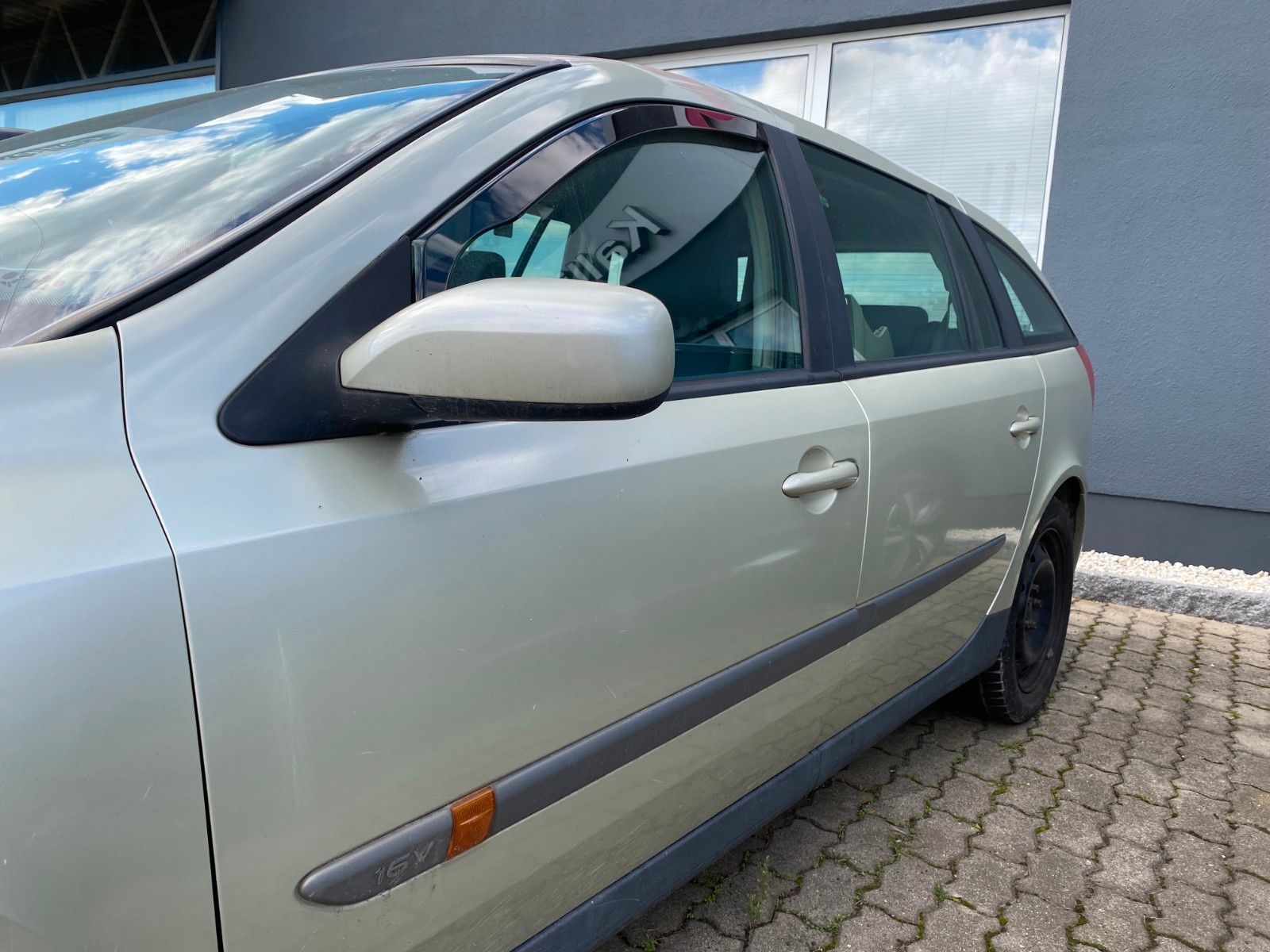 Fahrzeugabbildung Renault Laguna II 1.6+PDC+KLIMA+TÜV-NEU
