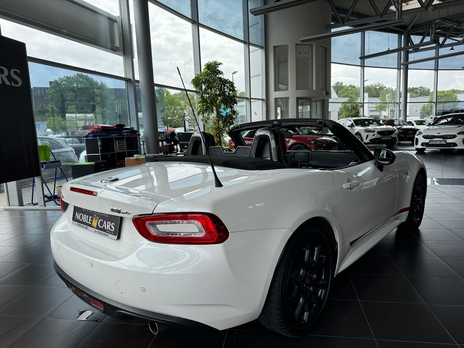 Fahrzeugabbildung Fiat 124 Spider S-Design KLIMA LED NAVI ALU