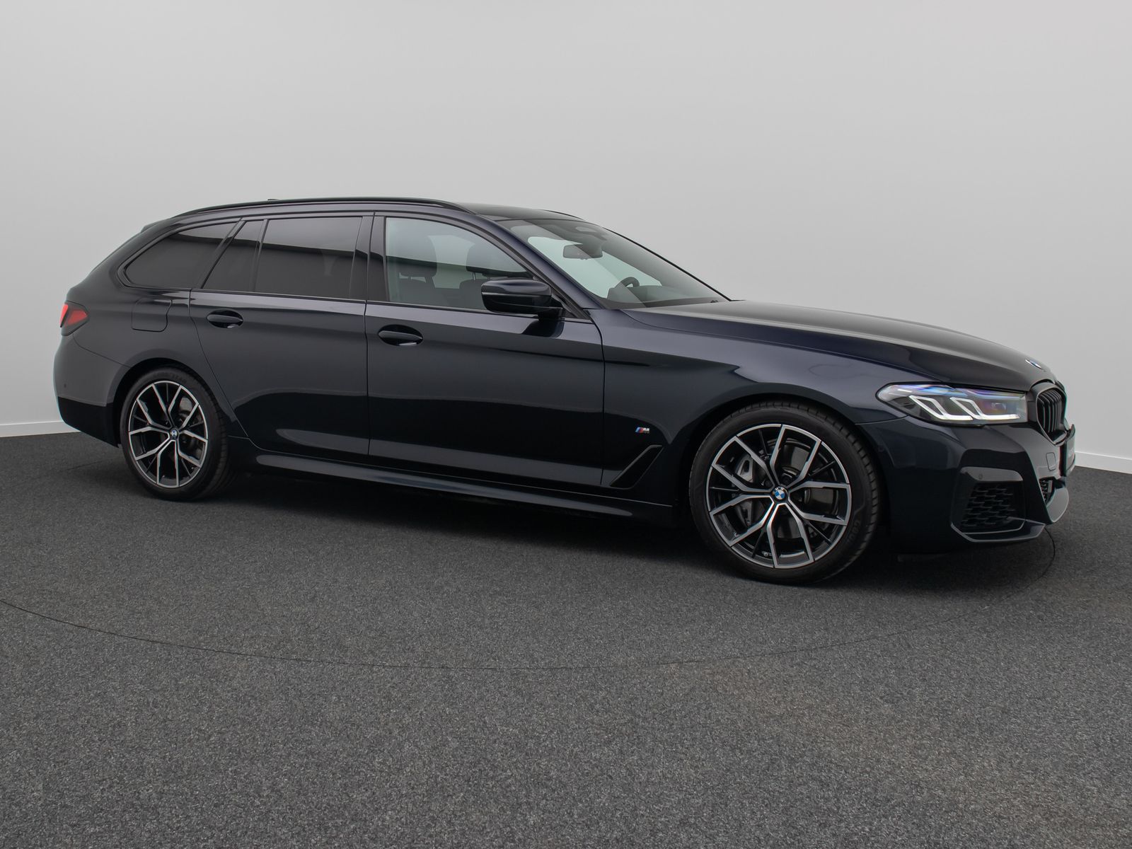 Fahrzeugabbildung BMW 530d M Sport Laser DAB Kamera HUD Panorama 19"