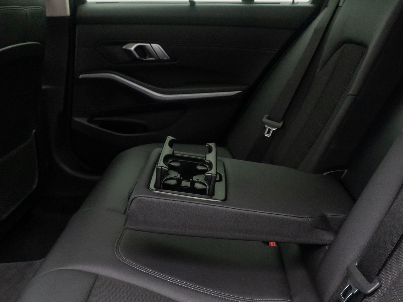 Fahrzeugabbildung BMW 320e FernlichtAs DAB Widscreen Sportsitz Komfort