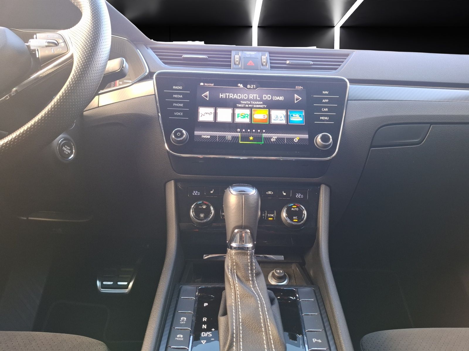 Fahrzeugabbildung SKODA Superb Combi TDI Sportline DSG Matrix Navi AID A