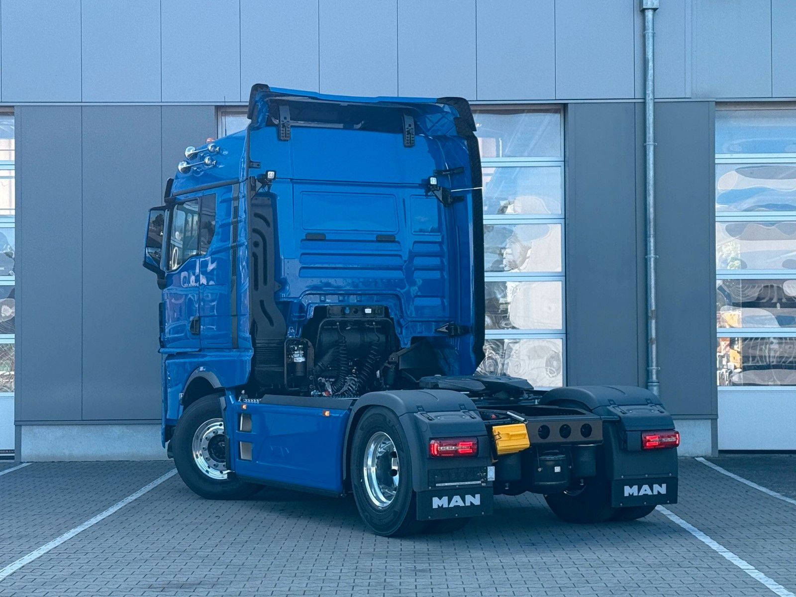 Fahrzeugabbildung MAN TGX 18.520 BL SA D30 Retarder Kipp-Hydr.