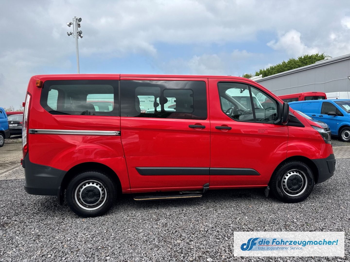 Fahrzeugabbildung Ford Transit Custom Kombi 300 L1 2.2 TDCi *1587