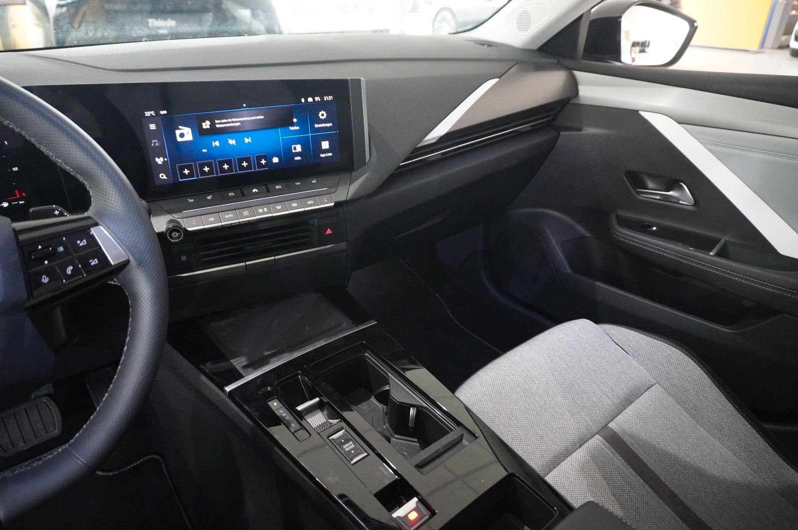 Fahrzeugabbildung Opel Astra L Lim. 1.6 HYBRID ELEGANCE NAVI/LED/KAMERA