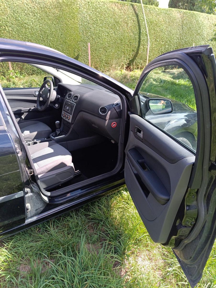 Ford Focus 2006 — photo 12