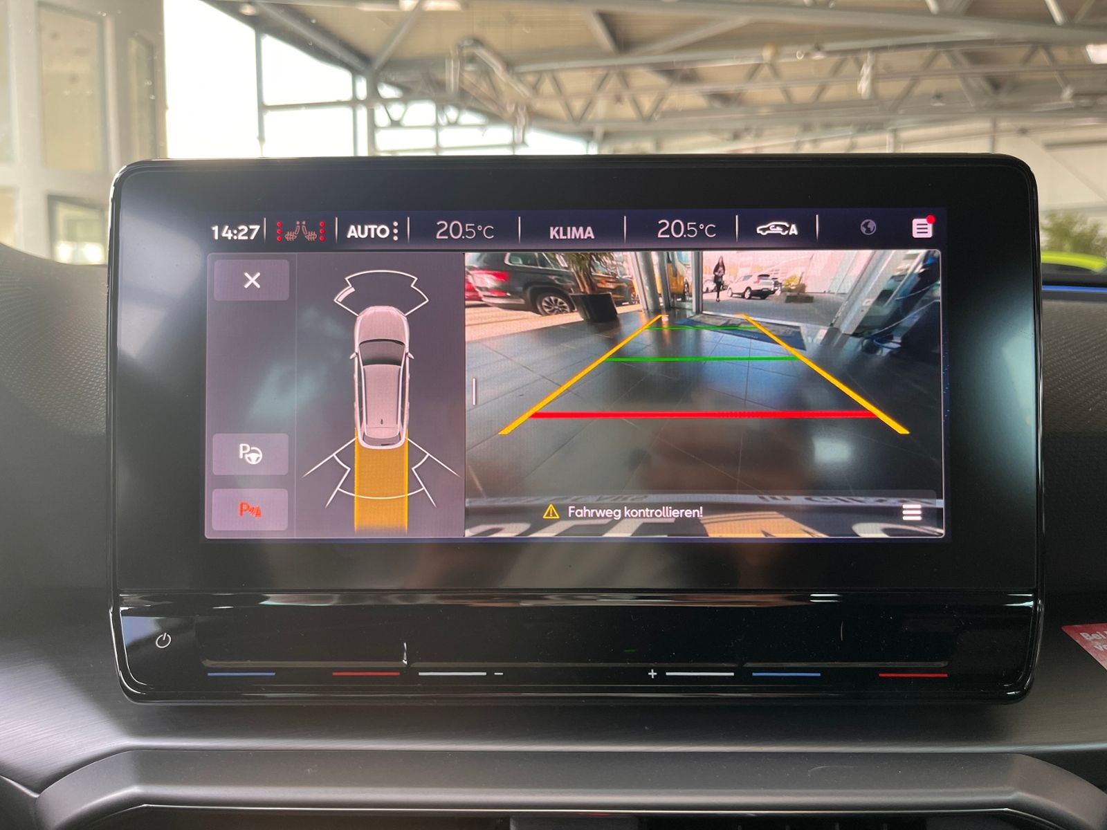 Fahrzeugabbildung SEAT Leon Sportstourer FR e-Hybrid LED NAVI ALU