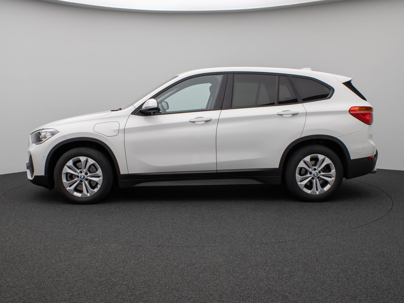 Fahrzeugabbildung BMW X1 xD25e Parkassist DAB Navi Geschwindigkeitsreg