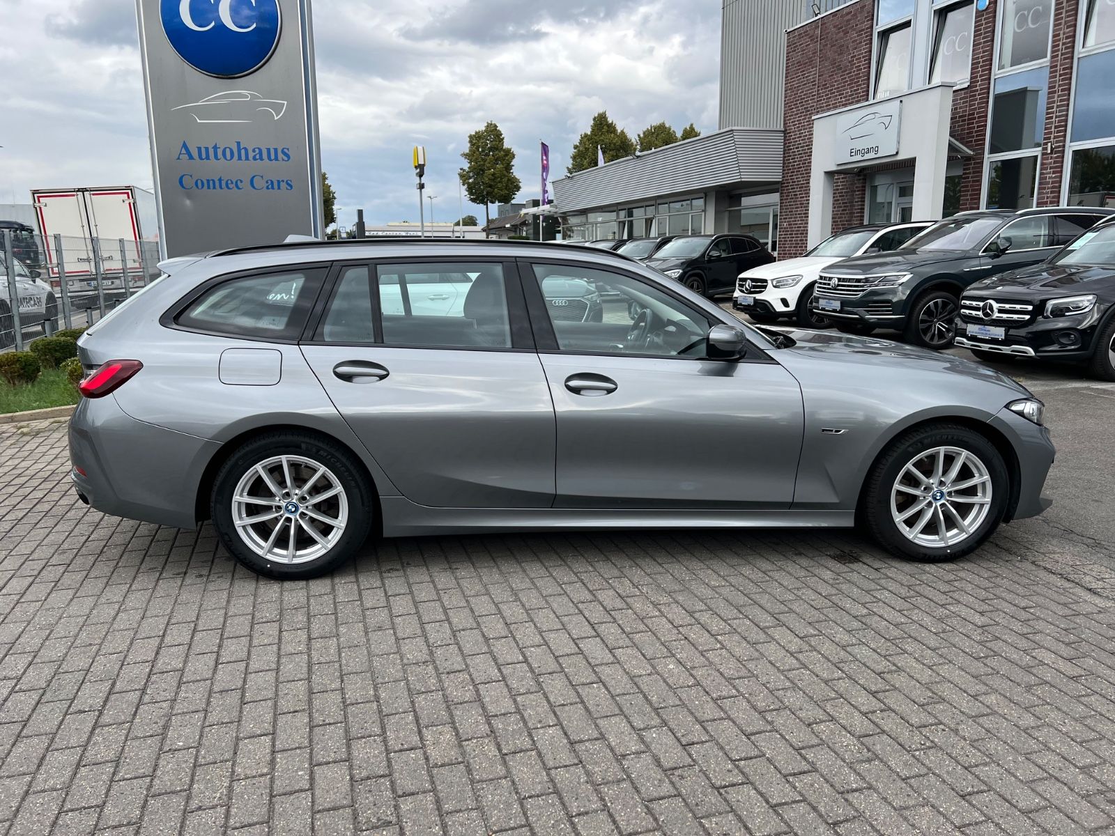 BMW 330e Touring ACC+AHK+Spur+Sportsitze Sensatec