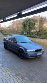 BMW E46 320i Limousinen Facelift - BMW 320: 320i E46