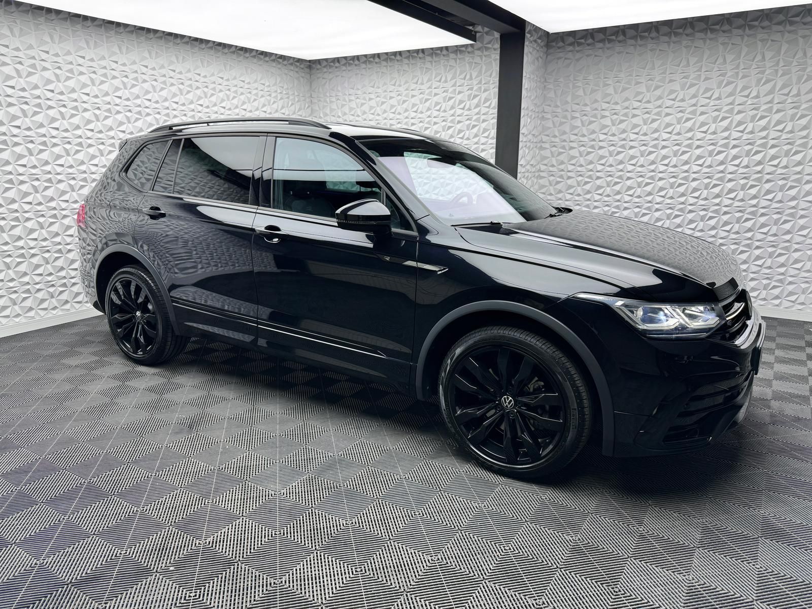 Fahrzeugabbildung Volkswagen 2.0 TSI R-LINE/4MOTION/7-SITZE/AHK/MATRIX/HUD/AC