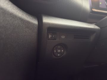 Citroën C4 1.2 PureTech 130 Max HUD+Kam.+KeyLess+LED+SHZ