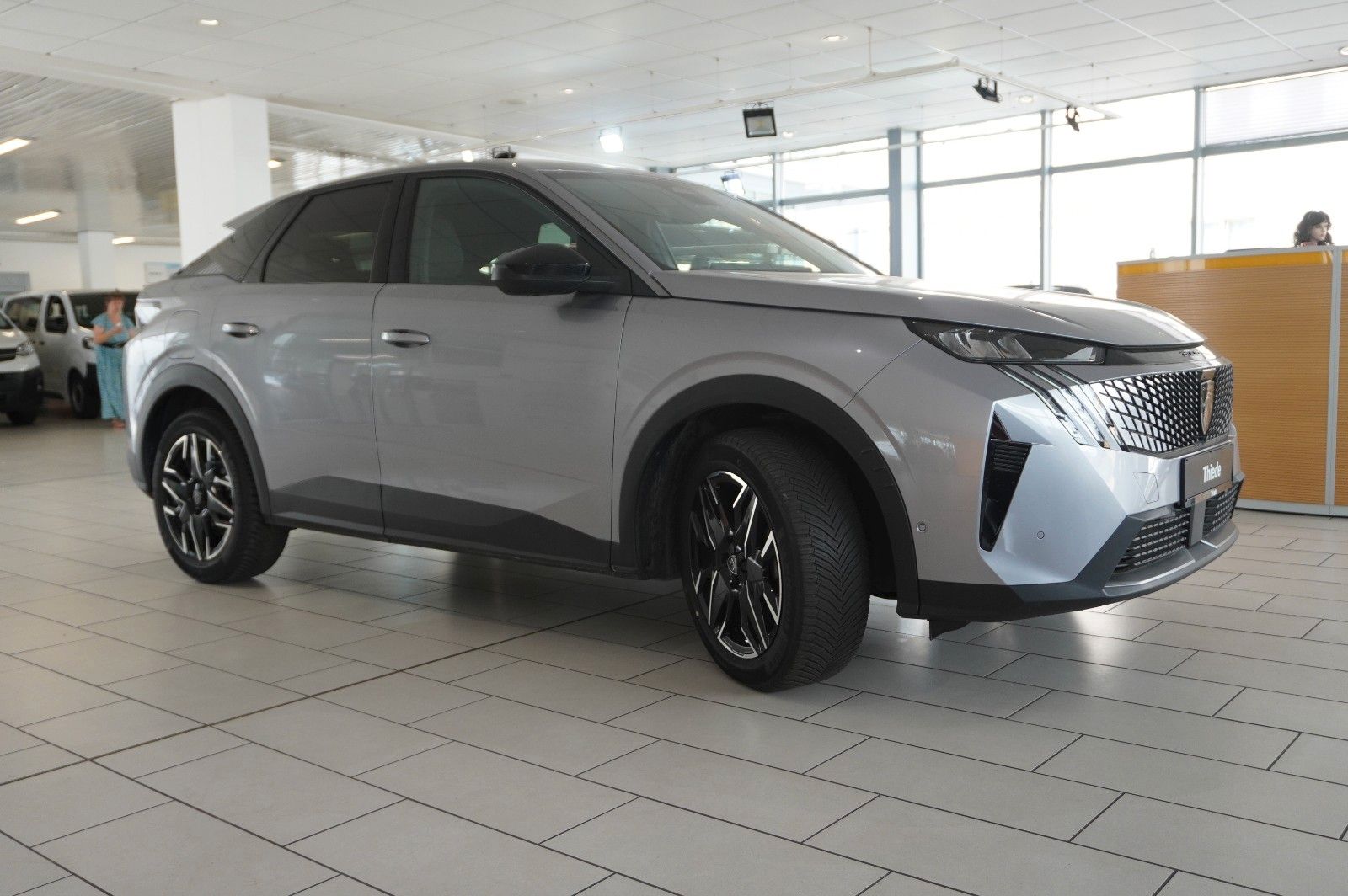 Fahrzeugabbildung Peugeot 3008 Hybrid 145 ALLURE NAVI/LED/360°/SPORT/DAB+