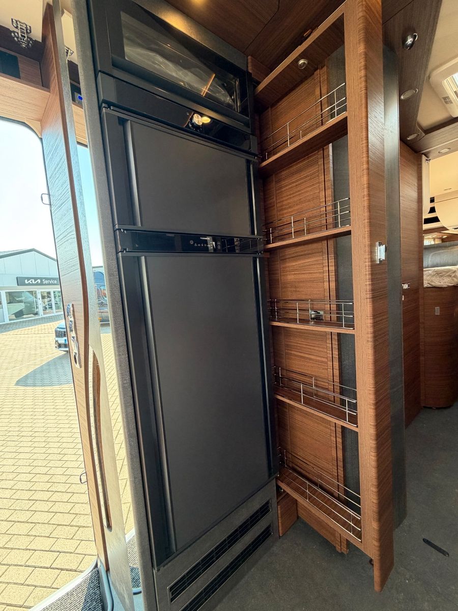 Fahrzeugabbildung Carthago chic c-line I 5.9 XL LE Mercedes Cortina