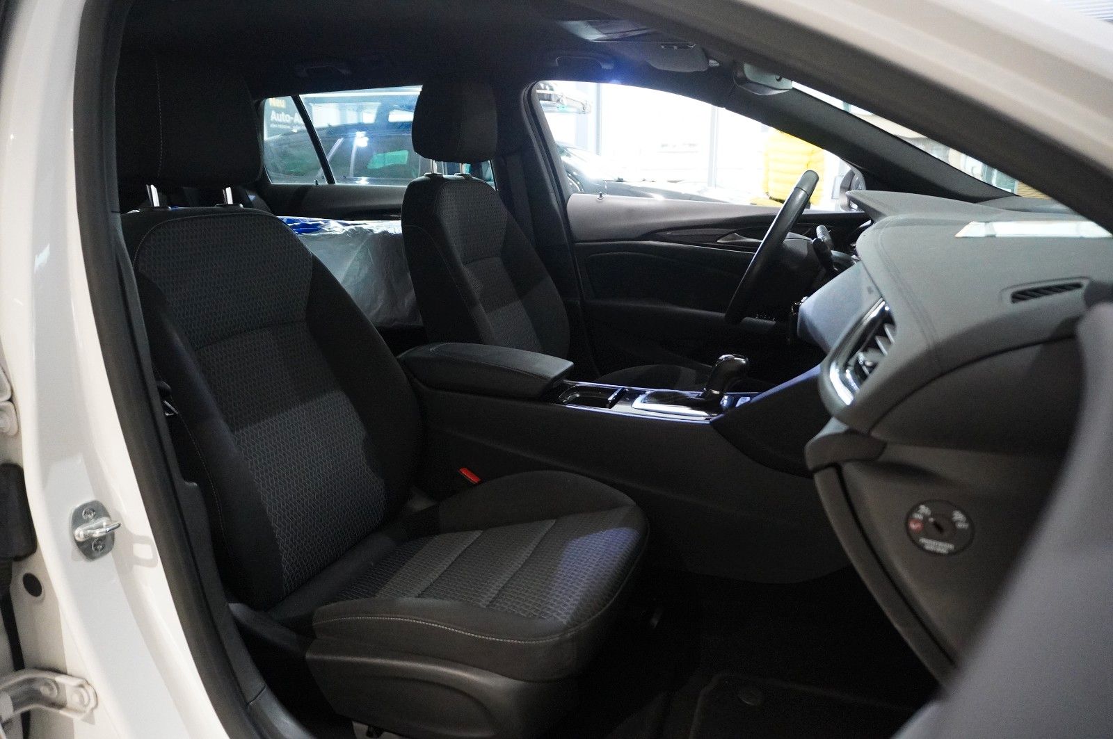 Fahrzeugabbildung Opel Insignia B ST 2.0T BUSINESS NAVI/LED/KAMERA/DAB+