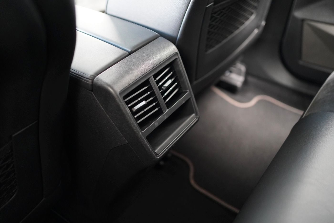 Fahrzeugabbildung DS Automobiles DS7 Crossback E-Tense 4x4 300 Anhängerkupplung