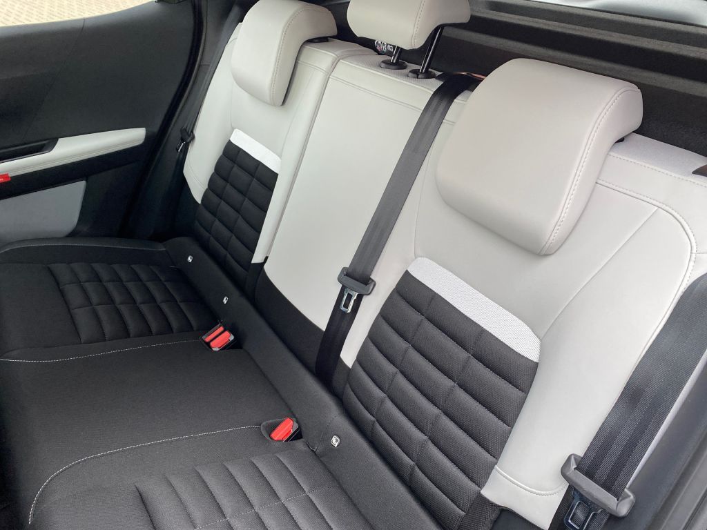 Fahrzeugabbildung Citroën e-C3 Aircross MAX *Winter-Paket*