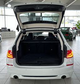 Fahrzeugabbildung BMW 520d Sport Line AHK Navi Kamera DriveAssist LED