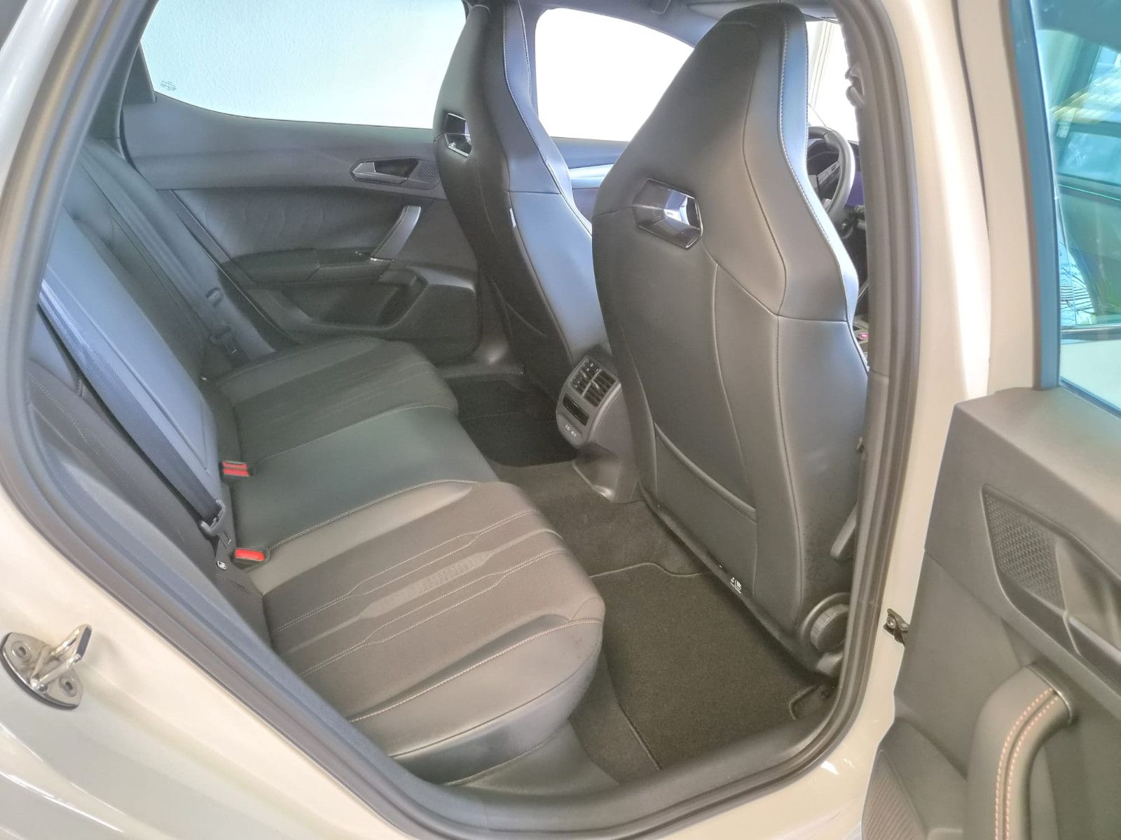Fahrzeugabbildung CUPRA Leon VZ e-Hybrid / GEPFLEGT / NAVI / KAMERA