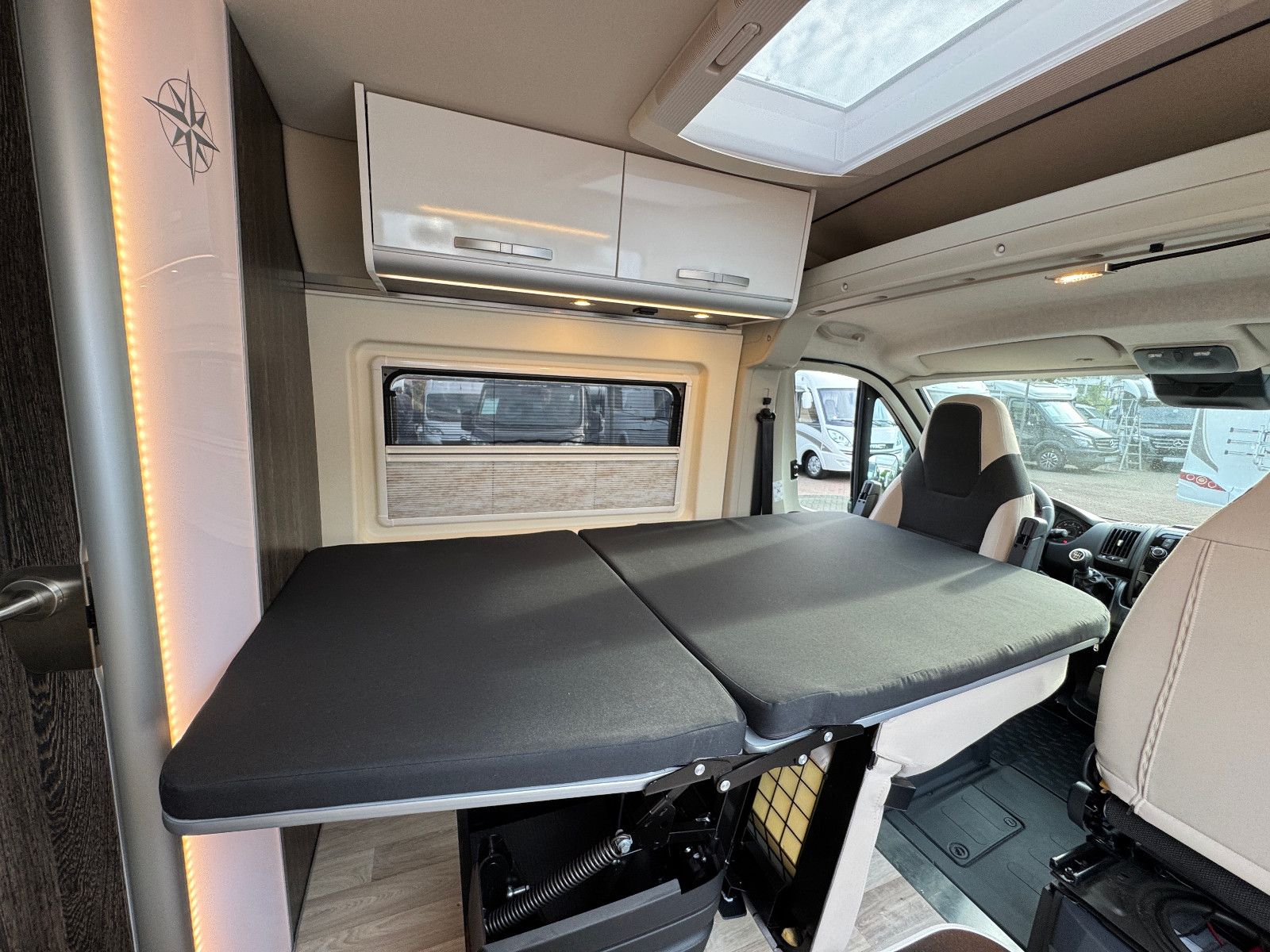 Fahrzeugabbildung Westfalia Columbus 601 D 4 SCHLAFPLÄTZE SOLAR AHK 1.HAND